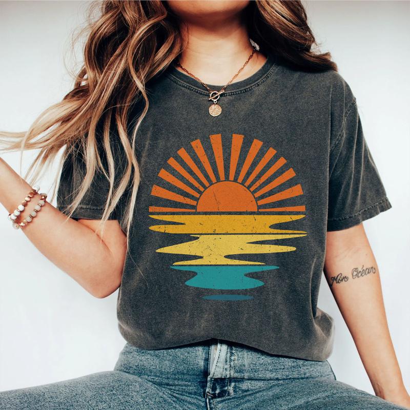 Sunset Shirt, Summer Shirt, Sun Shirt, Retro Sunshine Shirt, Sun Rays Tee, Beachy Vibes Tee, Comfort Shirt for Women, Beach TShirt, Summer Vacation TS