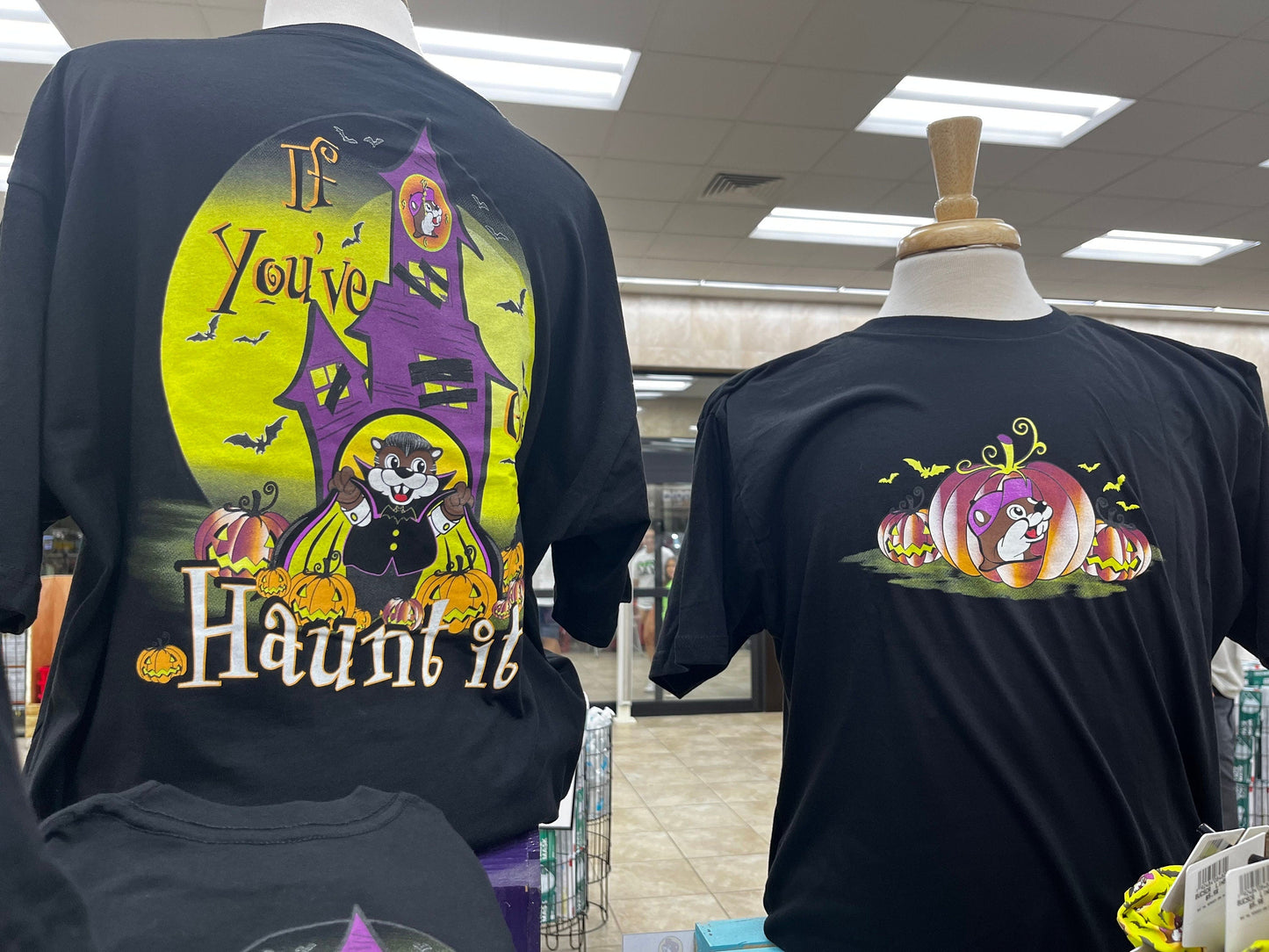 Bucees If youve Got It Haunt It Halloween T-Shirt