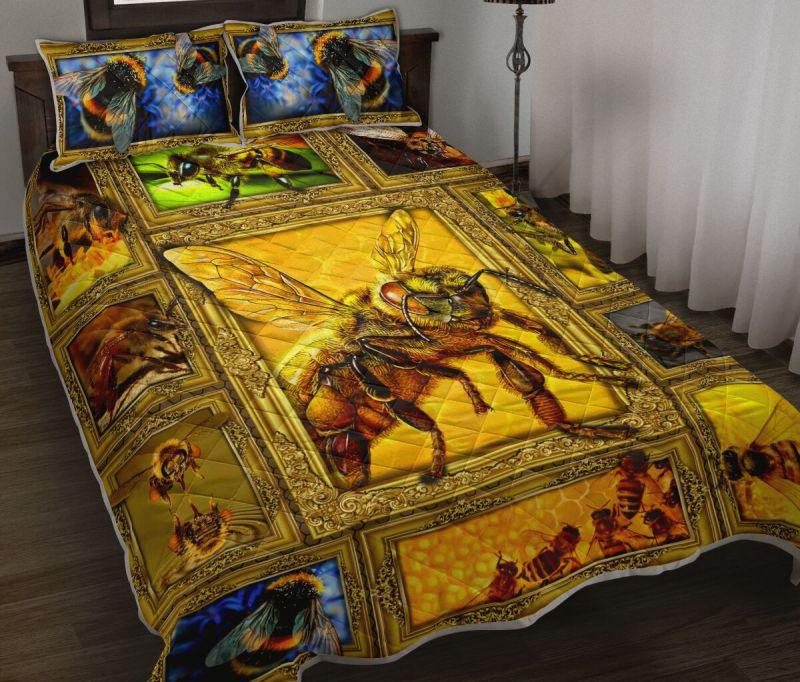 Bee Picture Frames Comfortable Quilt Bedding Set Bedroom