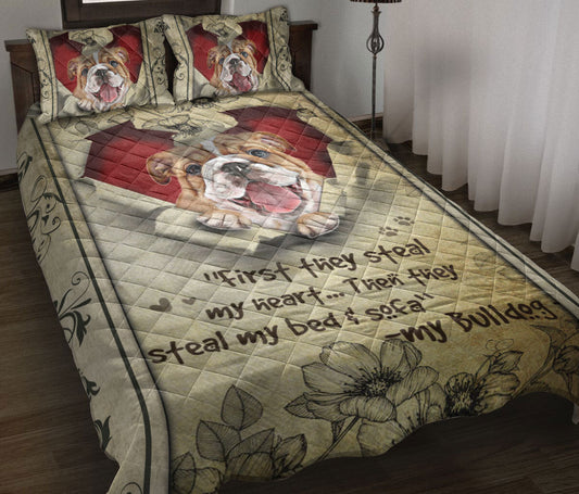 Bulldog Quilt Set, English Bulldog They Steal My Heart Floral Beige Dog Quilt Blanket With Pillowcases, Quilt Bedding Set