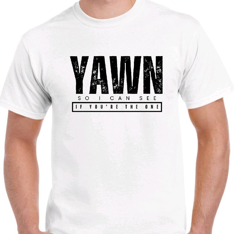 Yawn so I can see if you're the one - Men's funny T-shirt Crewneck Cotton