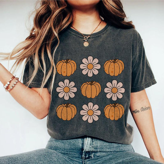 Floral Pumpkins Shirt, Vintage Shirt for Fall, Retro Pumpkin Tshirt, Cute Shirt for Fall, Autumn Pattern Tee for Her, Comfort Shirt for Mama, Thanksgi