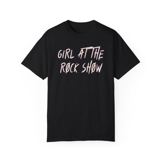 Hot Blink 182 concert shirt, girl at the rock show, 90s punk rock tshirt