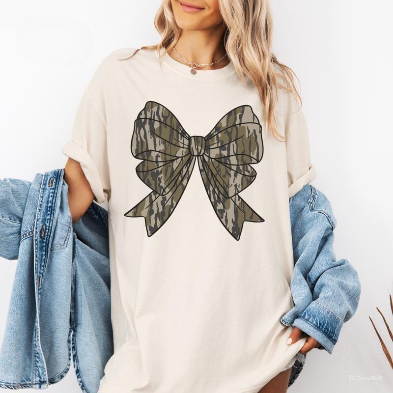 Coquette Camo Bow Sweatshirt T-Shirt Hoodie, Camo Coquette Bow Duck Hunting Sweatshirt, Bottomland Camo Shirt, Camouflage Shirts, Camo Girls Shirt, Wo