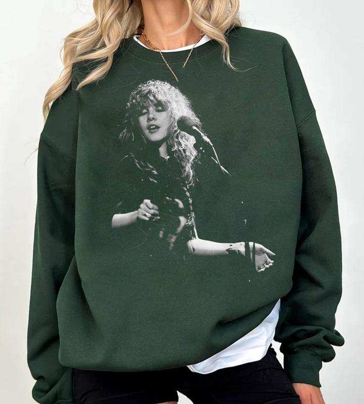 Vintage Stevie shirt,Stevie Graphic shirt,Fleetwood Mac Vintage Band Music T-shirt,Gift For Fans,Don't be a lady be a legend Shirt - Unisex T-Shirt, H