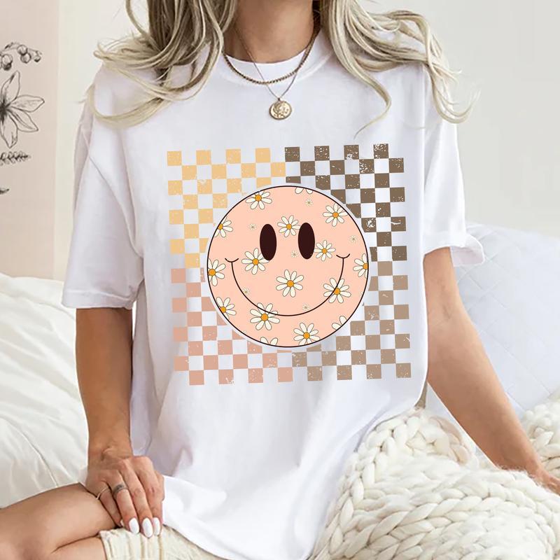 Vintage Smiling Face Trendy Graphic Shirt, Inspirational T-shirt, Retro Checkered Tee, Boho Style Tops For Girls,Trendy Tops For Women, Soft Fabric Te