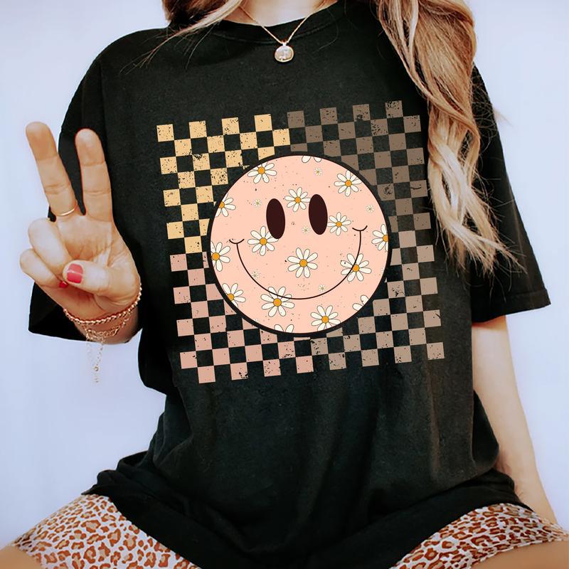 Vintage Smiling Face Trendy Graphic Shirt, Inspirational T-shirt, Retro Checkered Tee, Boho Style Tops For Girls,Trendy Tops For Women, Soft Fabric Te