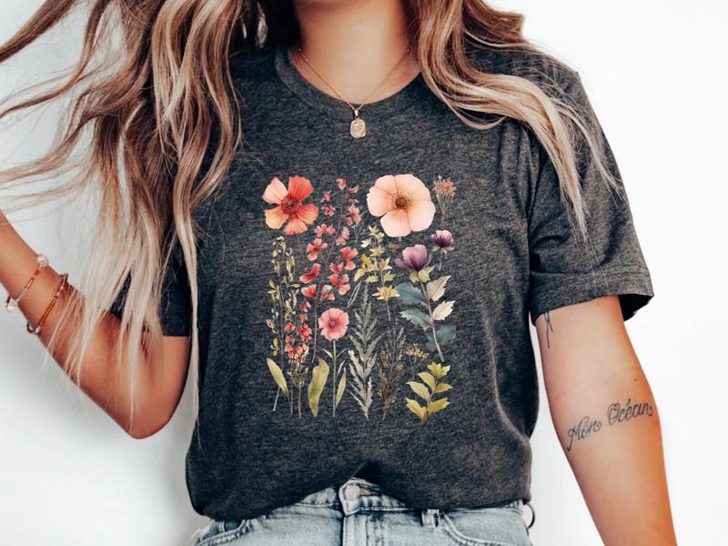 Flower T-shirts , Minimalist Flower Shirt for Women, Botanical Floral Tee, Nature Lover's Shirt, Gift for Her, Gift for Woman, Crew Neck, Trending T-s