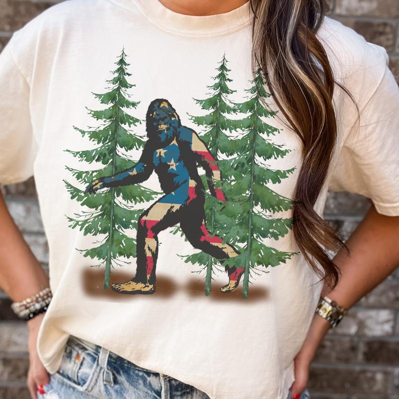 Bigfoot Tees USA Bigfoot Tshirt Sasquatch Patriotic Top Flamingo Bigfoot T-shirt Retro Bigfoot Tshirt Fun Flamingo Tee Bigfoot Fun T-shirt