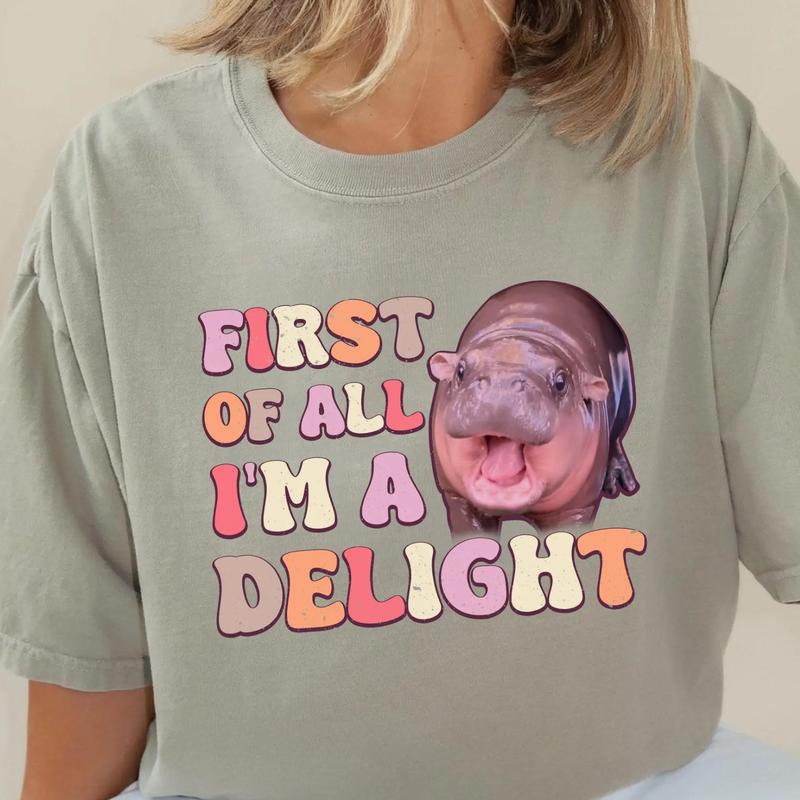 Moo Deng 'First Of All I'm A Delight' T-shirt, Baby Hippo Shirt, Funny Angry Moo Deng Apparel for Hippo Lovers, Cute Shirt, Cute Sarcastic Shirts, Sar