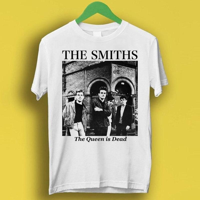 The Smithsss The Queen Is Dead T Shirt Ogwa8 1
