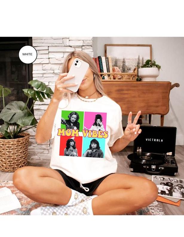 90’s Mom Vibes Vintage Funny Mom T-Shirt, Retro Funny Mom T-Shirt, Mom Life Unisex Gildan Shirt Top Womenswear