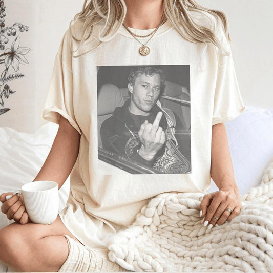 Heath Ledger Middle Finger Shirt, Heath Ledger Merch, Patrick Verona Shirt, Rip Heath Ledger Sưeatshirt, Unisex Clothing, Clothing