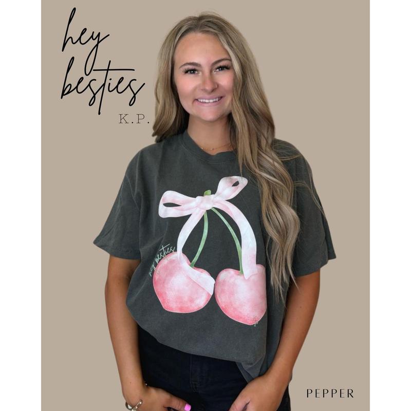 Kylie Pitts HEY BESTIES Shirt