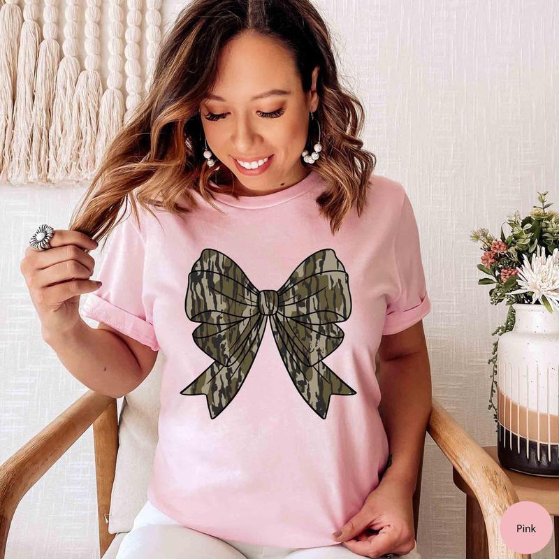 Coquette Camo Bow Sweatshirt T-Shirt Hoodie, Camo Coquette Bow Duck Hunting Sweatshirt, Bottomland Camo Shirt, Camouflage Shirts, Camo Girls Shirt, Wo