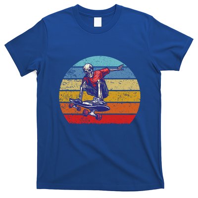 Skateboard Skeleton Skater Retro Vintage Skating Gift T-Shirt