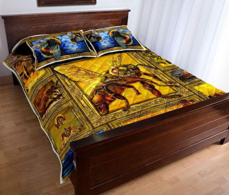 Bee Picture Frames Comfortable Quilt Bedding Set Bedroom